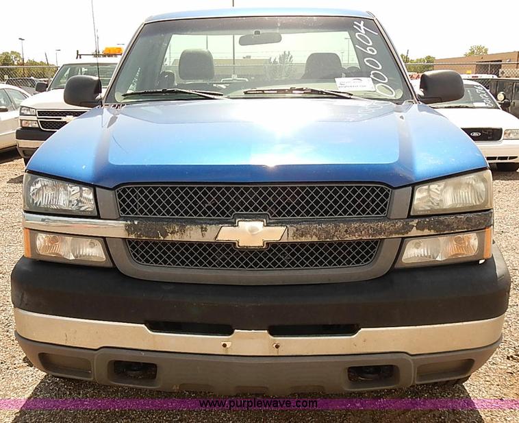 image for item E7789 2004 Chevrolet Silverado 2500HD pickup truck