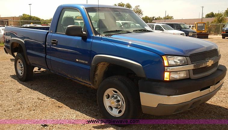 image for item E7789 2004 Chevrolet Silverado 2500HD pickup truck