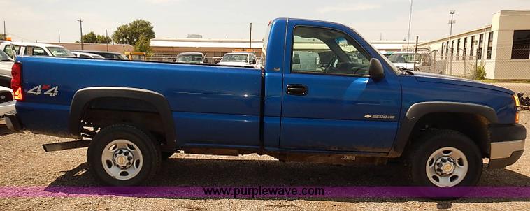 image for item E7789 2004 Chevrolet Silverado 2500HD pickup truck