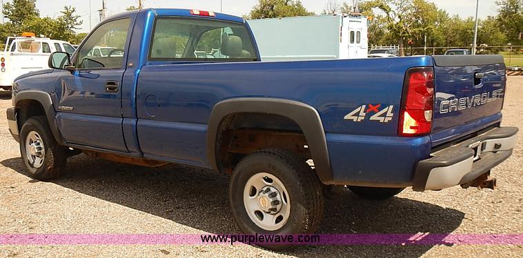 image for item E7789 2004 Chevrolet Silverado 2500HD pickup truck