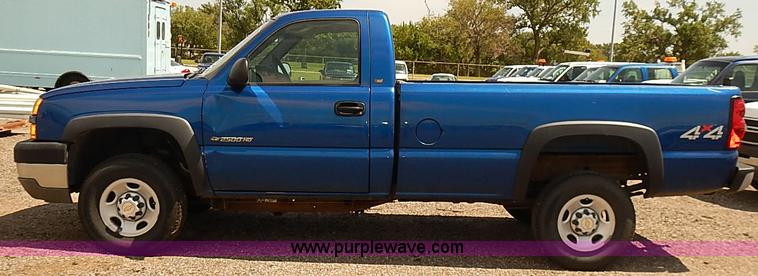 image for item E7789 2004 Chevrolet Silverado 2500HD pickup truck
