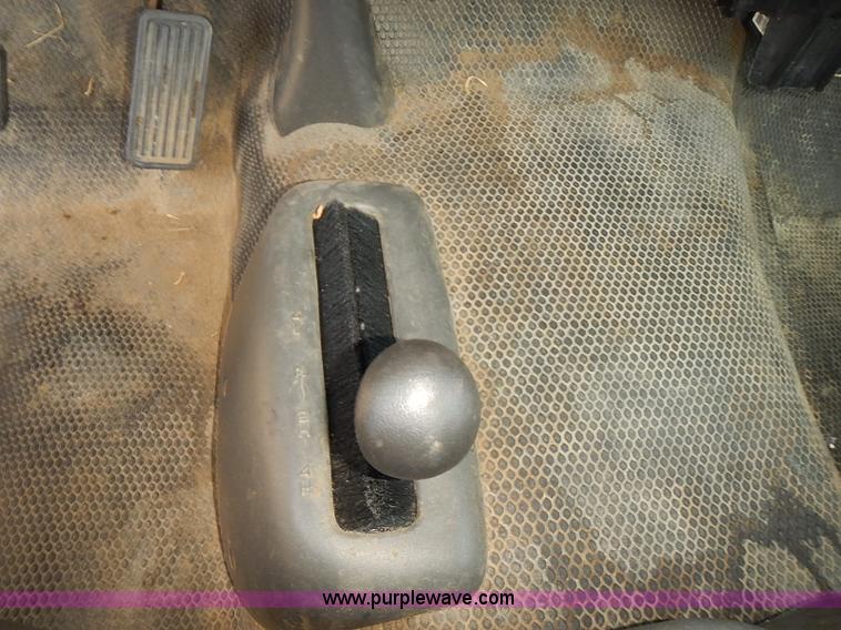 image for item E7789 2004 Chevrolet Silverado 2500HD pickup truck