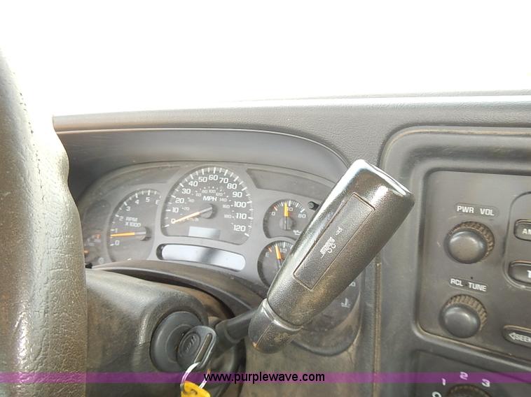 image for item E7789 2004 Chevrolet Silverado 2500HD pickup truck