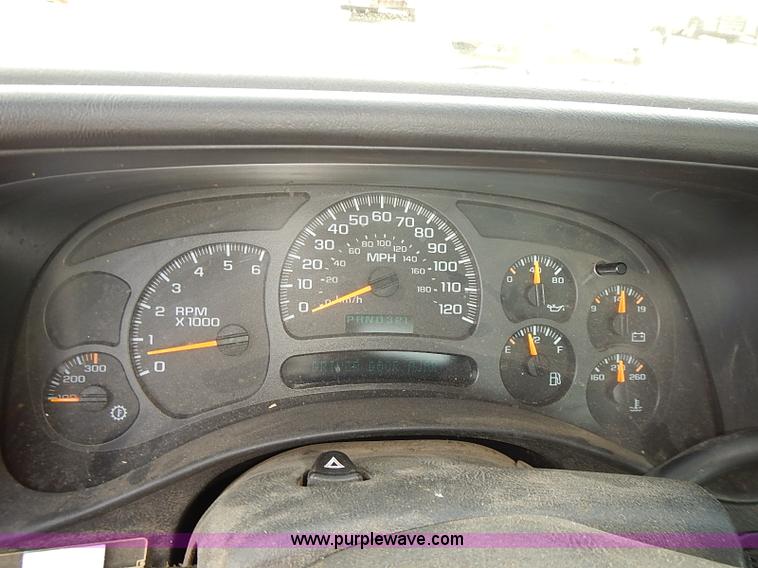 image for item E7789 2004 Chevrolet Silverado 2500HD pickup truck