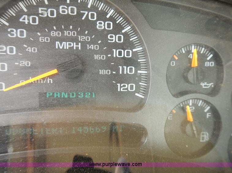 image for item E7789 2004 Chevrolet Silverado 2500HD pickup truck