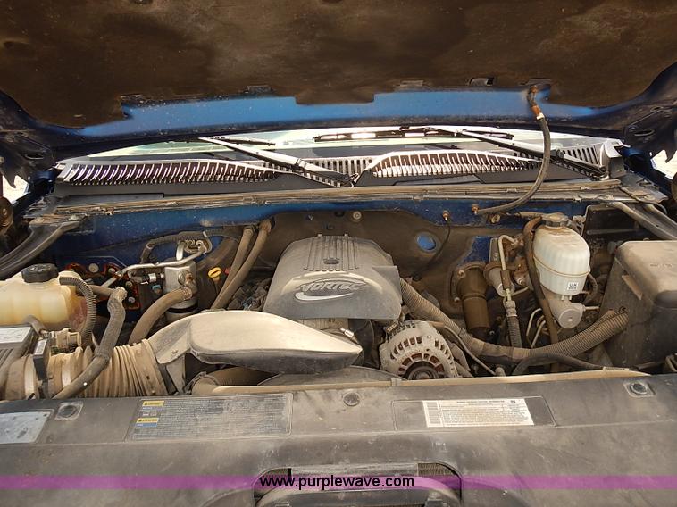 image for item E7789 2004 Chevrolet Silverado 2500HD pickup truck