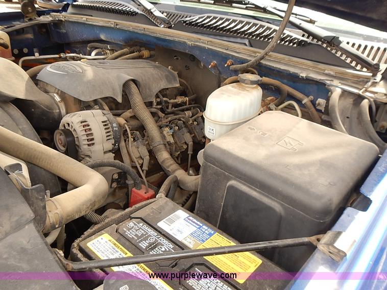 image for item E7789 2004 Chevrolet Silverado 2500HD pickup truck