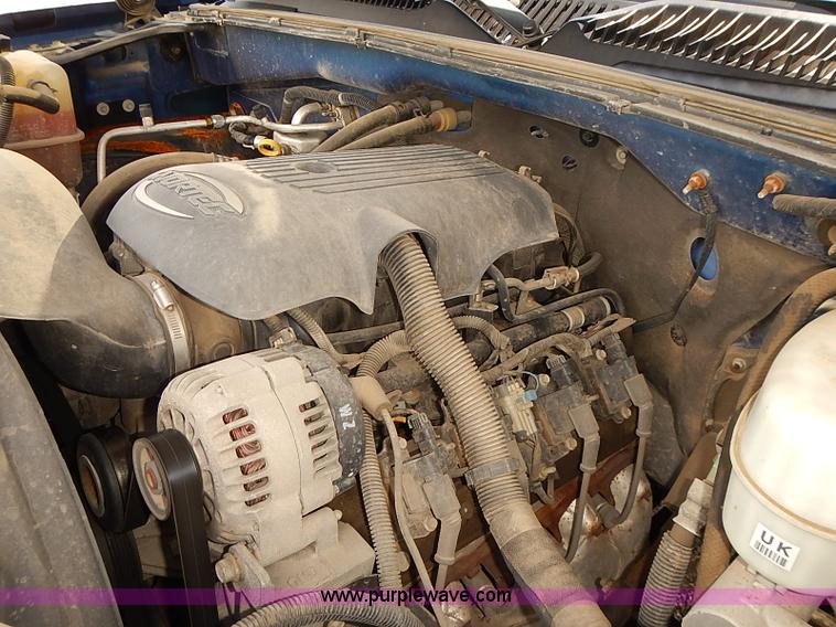 image for item E7789 2004 Chevrolet Silverado 2500HD pickup truck