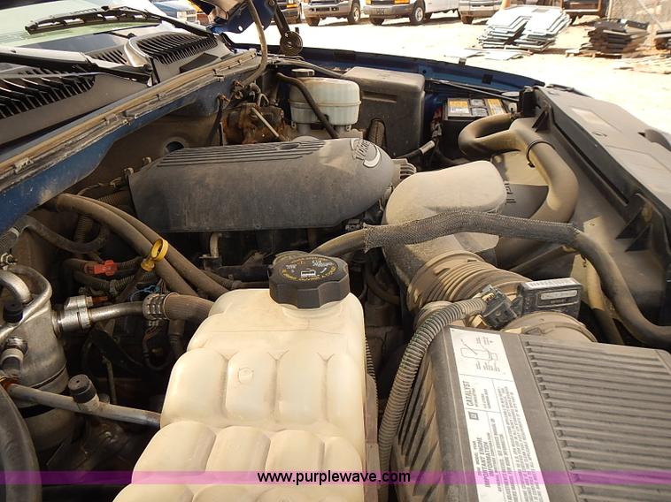 image for item E7789 2004 Chevrolet Silverado 2500HD pickup truck