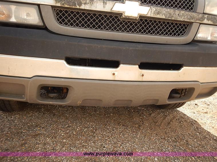 image for item E7789 2004 Chevrolet Silverado 2500HD pickup truck