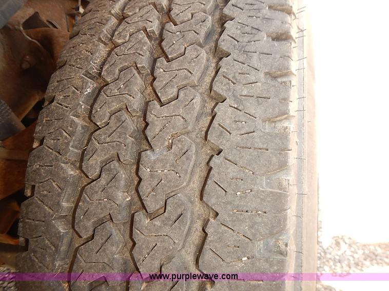 image for item E7789 2004 Chevrolet Silverado 2500HD pickup truck