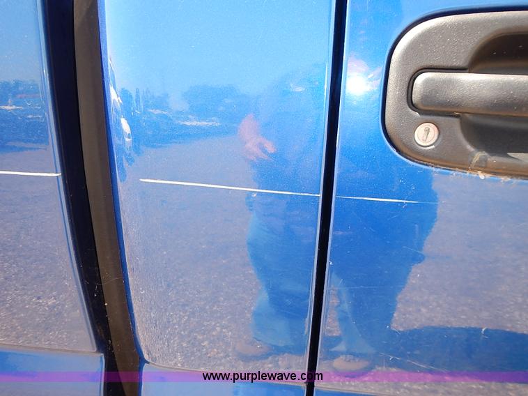 image for item E7789 2004 Chevrolet Silverado 2500HD pickup truck