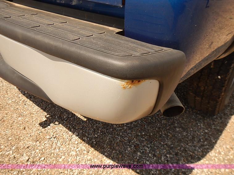 image for item E7789 2004 Chevrolet Silverado 2500HD pickup truck