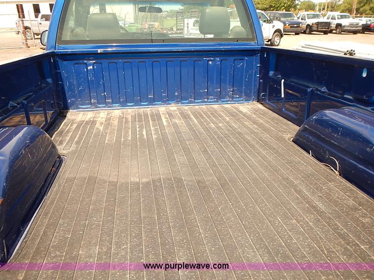 image for item E7789 2004 Chevrolet Silverado 2500HD pickup truck