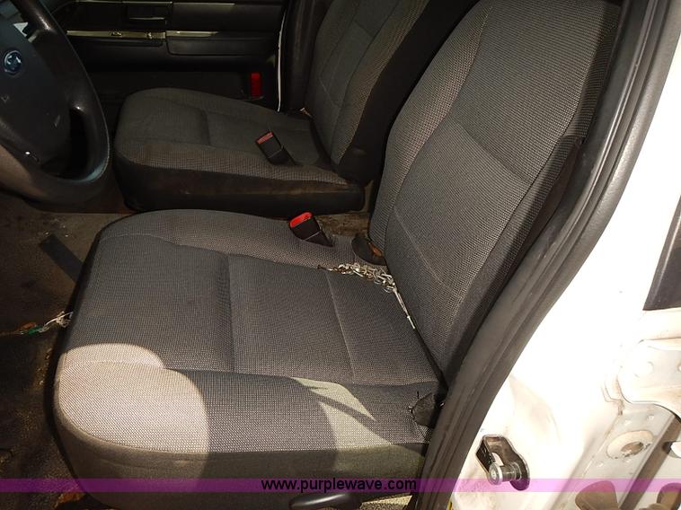 image for item E7790 2006 Ford Crown Victoria Police Interceptor