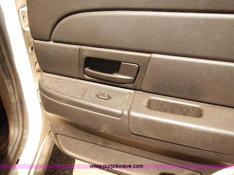 image for item E7790 2006 Ford Crown Victoria Police Interceptor