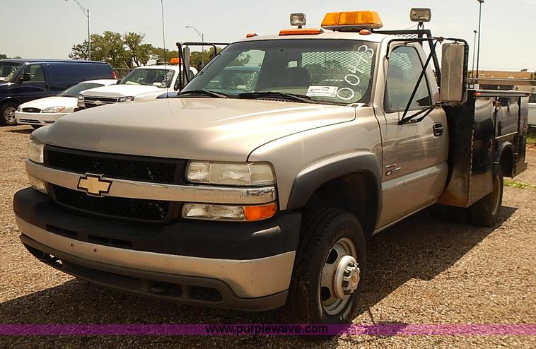 image for item E7791 2002 Chevrolet Silverado 3500 utility truck