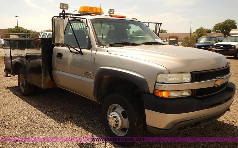 image for item E7791 2002 Chevrolet Silverado 3500 utility truck