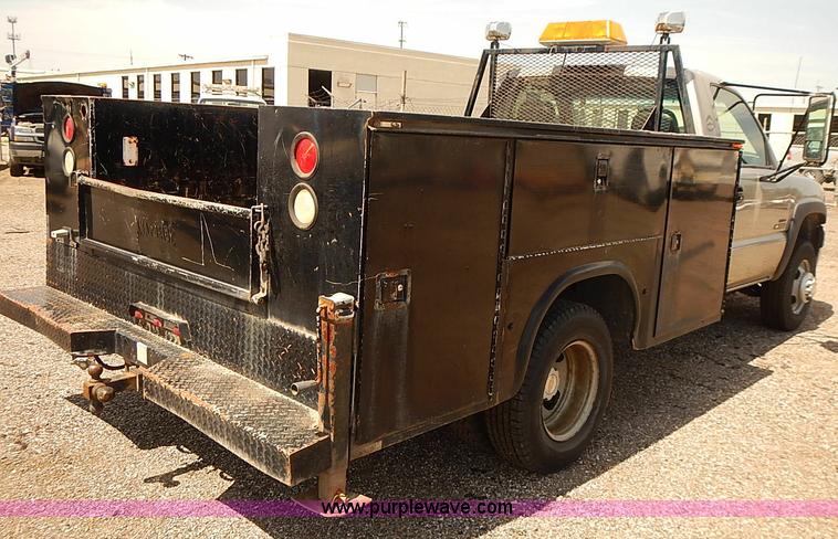 image for item E7791 2002 Chevrolet Silverado 3500 utility truck