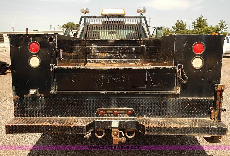 image for item E7791 2002 Chevrolet Silverado 3500 utility truck