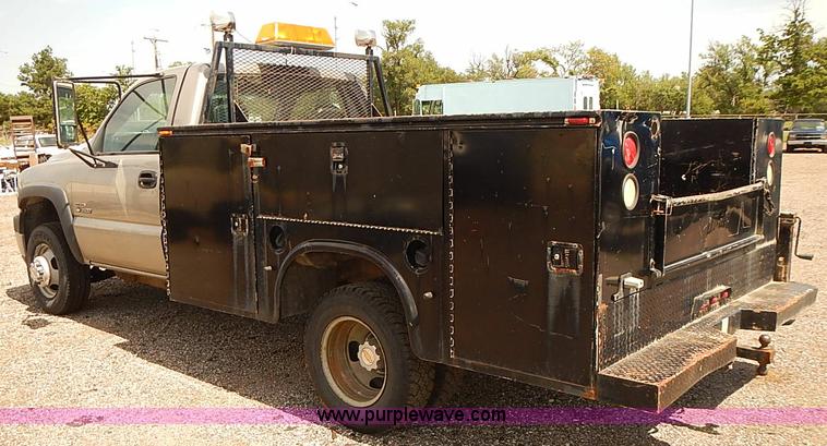 image for item E7791 2002 Chevrolet Silverado 3500 utility truck