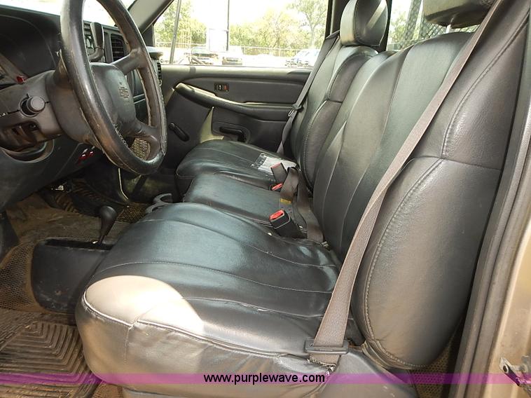 image for item E7791 2002 Chevrolet Silverado 3500 utility truck