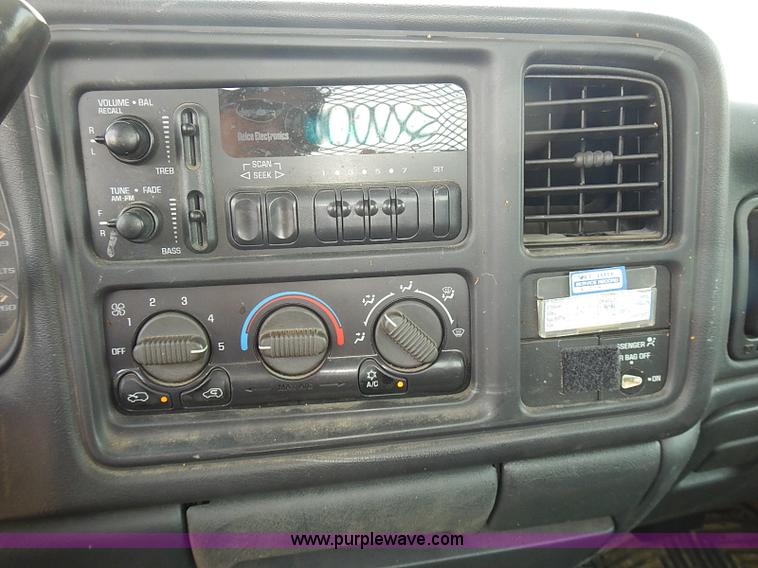 image for item E7791 2002 Chevrolet Silverado 3500 utility truck