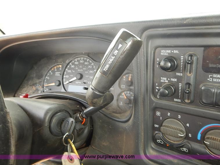 image for item E7791 2002 Chevrolet Silverado 3500 utility truck