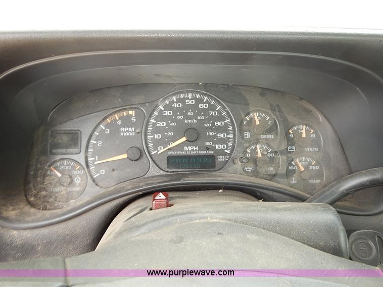 image for item E7791 2002 Chevrolet Silverado 3500 utility truck