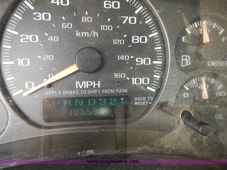 image for item E7791 2002 Chevrolet Silverado 3500 utility truck