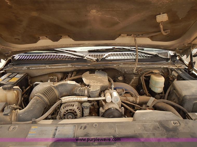 image for item E7791 2002 Chevrolet Silverado 3500 utility truck