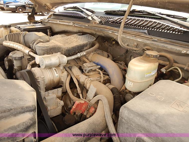 image for item E7791 2002 Chevrolet Silverado 3500 utility truck