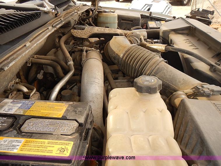 image for item E7791 2002 Chevrolet Silverado 3500 utility truck