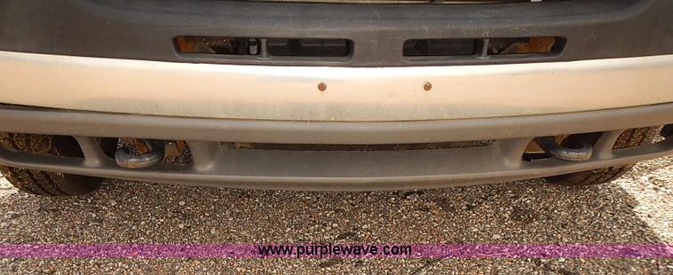 image for item E7791 2002 Chevrolet Silverado 3500 utility truck