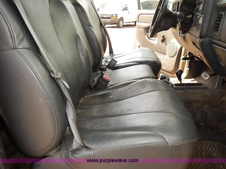 image for item E7791 2002 Chevrolet Silverado 3500 utility truck