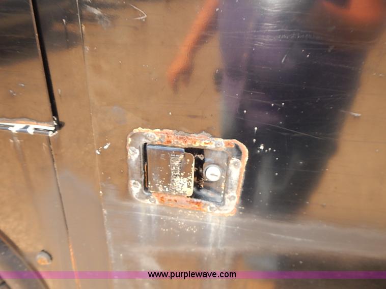 image for item E7791 2002 Chevrolet Silverado 3500 utility truck