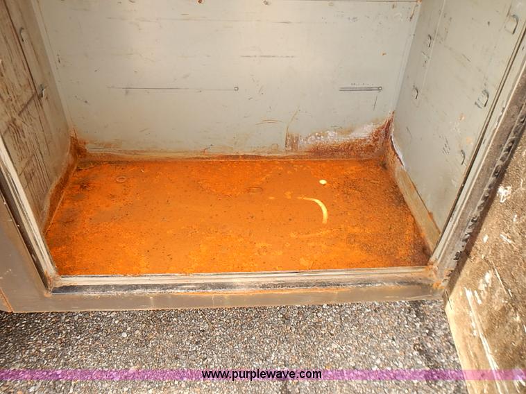 image for item E7791 2002 Chevrolet Silverado 3500 utility truck