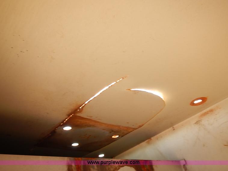 image for item E7791 2002 Chevrolet Silverado 3500 utility truck