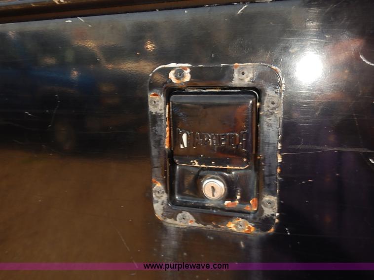 image for item E7791 2002 Chevrolet Silverado 3500 utility truck