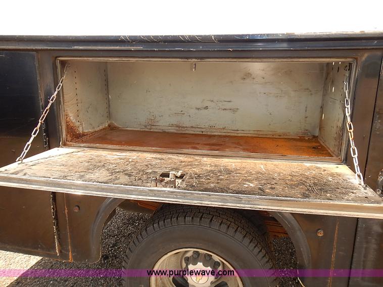 image for item E7791 2002 Chevrolet Silverado 3500 utility truck