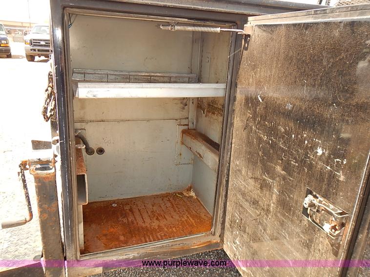 image for item E7791 2002 Chevrolet Silverado 3500 utility truck