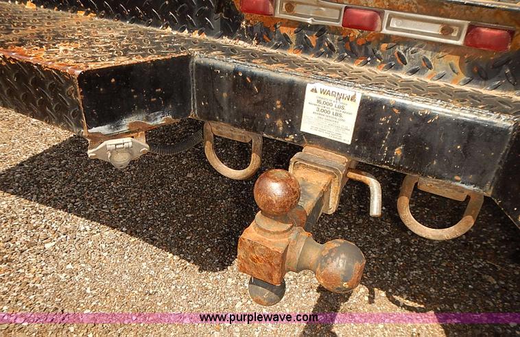 image for item E7791 2002 Chevrolet Silverado 3500 utility truck