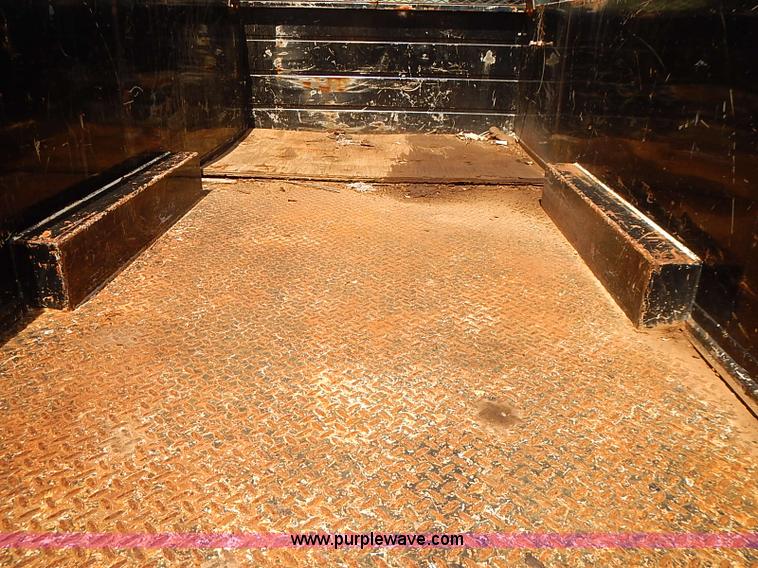 image for item E7791 2002 Chevrolet Silverado 3500 utility truck