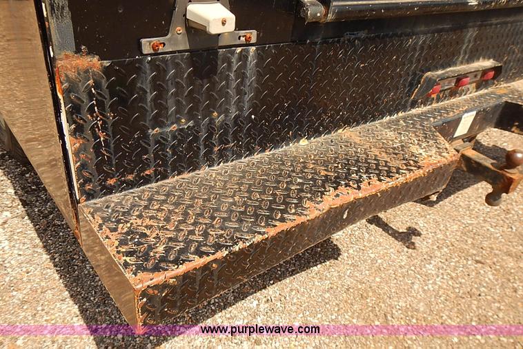 image for item E7791 2002 Chevrolet Silverado 3500 utility truck