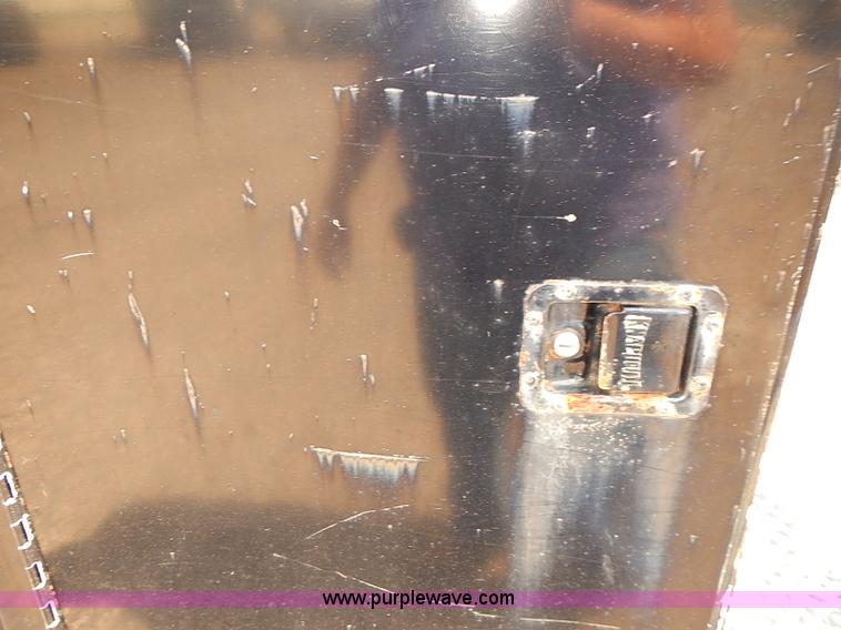 image for item E7791 2002 Chevrolet Silverado 3500 utility truck