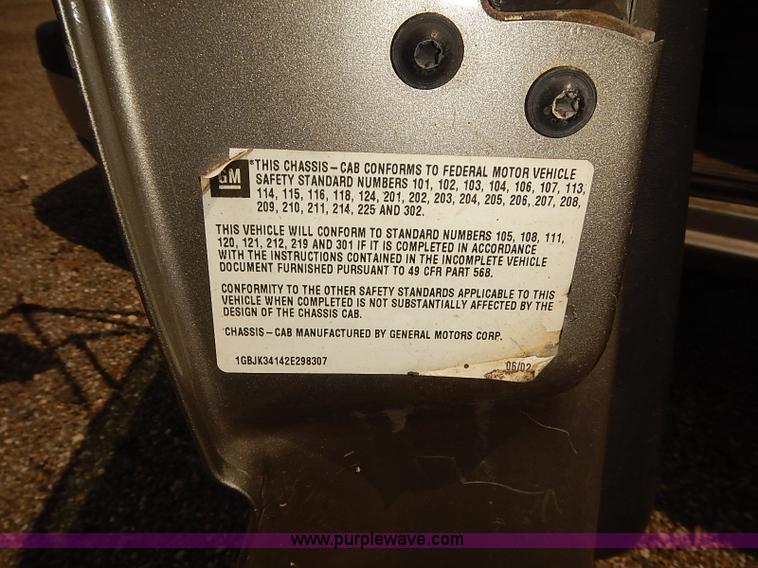 image for item E7791 2002 Chevrolet Silverado 3500 utility truck