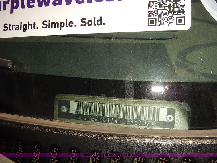 image for item E7791 2002 Chevrolet Silverado 3500 utility truck