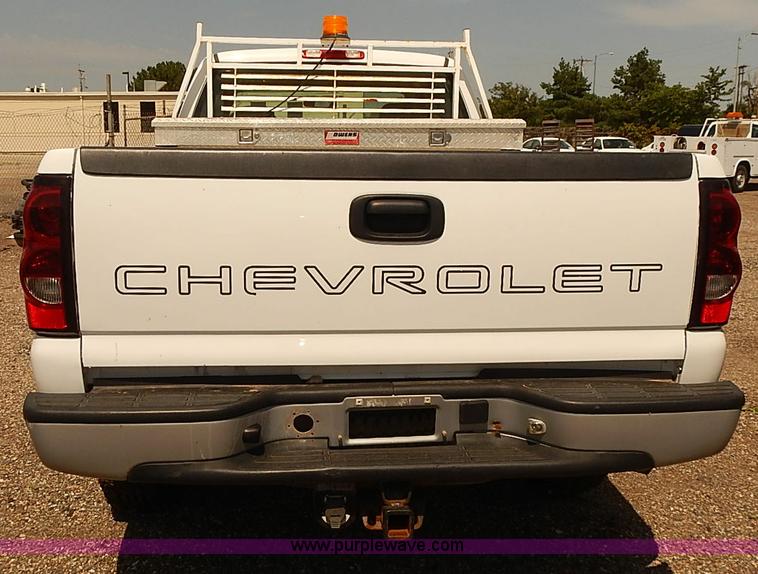 image for item E7792 2005 Chevrolet Silverado 2500HD Ext. Cab pickup truck