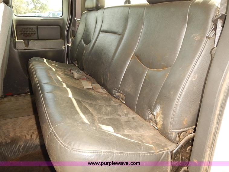 image for item E7792 2005 Chevrolet Silverado 2500HD Ext. Cab pickup truck