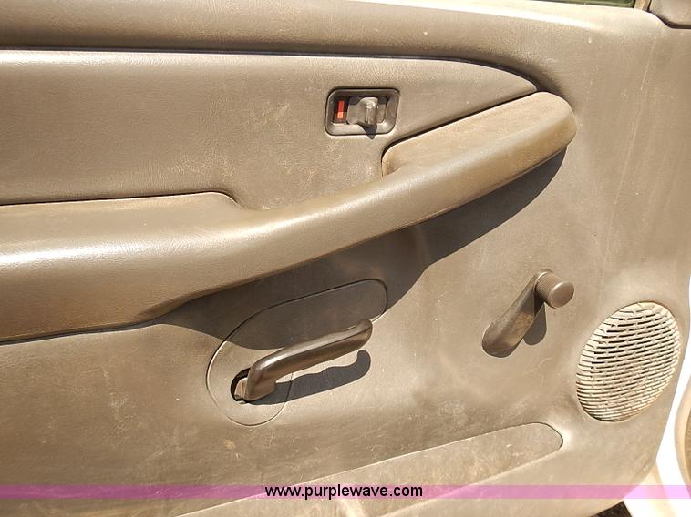 image for item E7792 2005 Chevrolet Silverado 2500HD Ext. Cab pickup truck